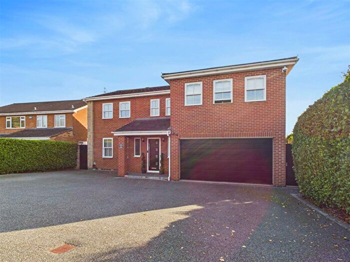 4 Bedroom Detached House For Sale In Aston Hall Drive, North Ferriby, HU14