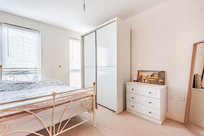 2 Bedroom Apartment To Rent In Telegraph Avenue, London, NW9