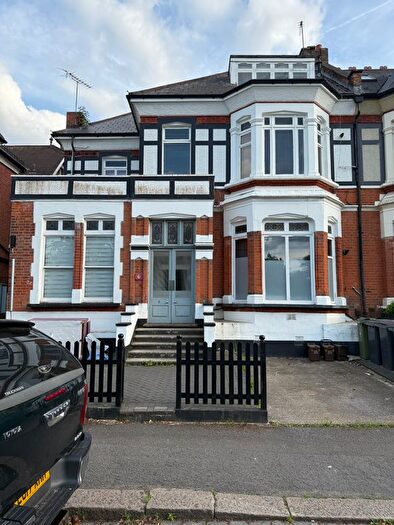 1 Bedroom Flat To Rent In Forest Avenue, Chingford, E4