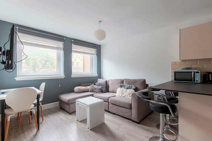 2 Bedroom Flat To Rent In St Leonards Street, Edinburgh, EH8