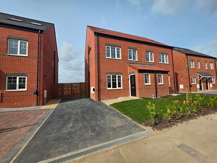 4 Bedroom Semi-Detached House To Rent In Skelton Gate, Leeds, LS9