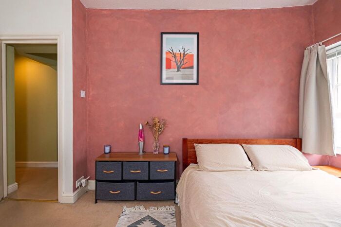 2 Bedroom Flat For Sale In Springfield Road, Cotham, BS6