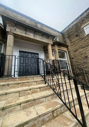 2 Bedroom Apartment To Rent In New Road, Halifax, HX1