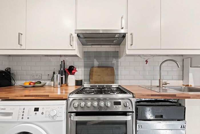 2 Bedroom Flat To Rent In Canonbury Crescent, Canonbury, N1