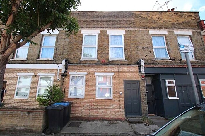 2 Bedroom Apartment For Sale In Leopold Road, London, NW10
