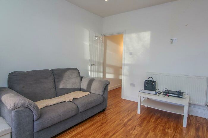 Studio To Rent In Connaught Road, Roath, Cardiff, CF24