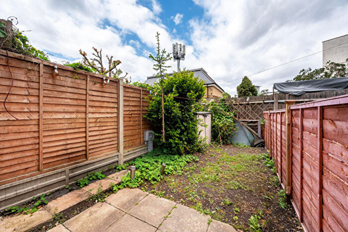 1 Bedroom Flat For Sale In Herbert Road, Woolwich, London, SE18