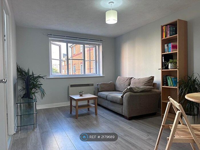 1 Bedroom Flat To Rent In Armoury Road, London, SE8