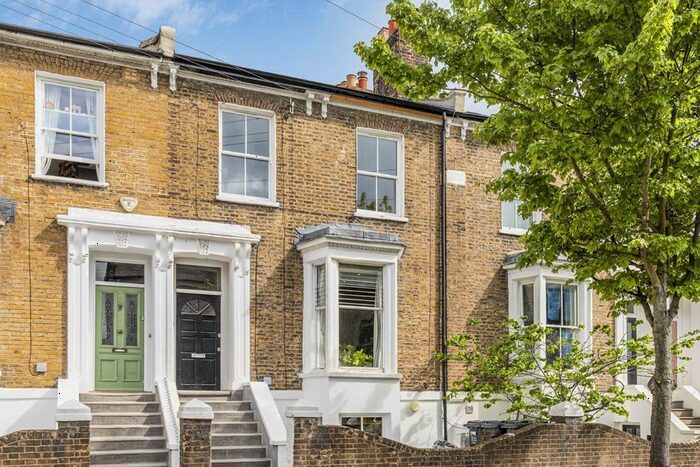 2 Bedroom Flat To Rent In Forest Road, London, E8