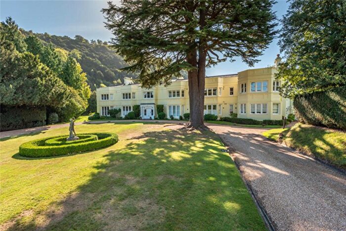 2 Bedroom Apartment For Sale In London Road, Dorking, Surrey, RH5