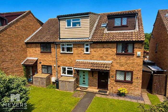 3 Bedroom Town House For Sale In Willow Way, Christchurch, BH23