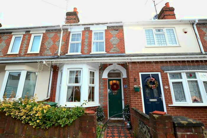 2 Bedroom Terraced House To Rent In Briants Avenue, RG4