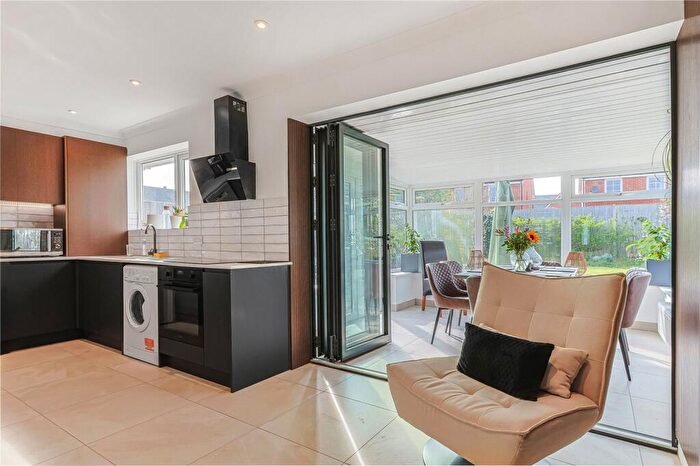 2 Bedroom Bungalow For Sale In Annet Close, Hamworthy, Poole, Dorset, BH15