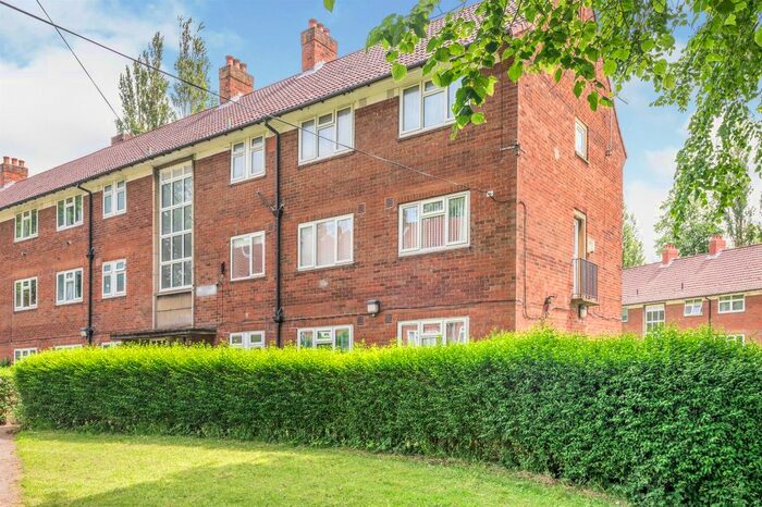 2 Bedroom Flat To Rent In Saxon Mount, Moortown, Leeds, LS17