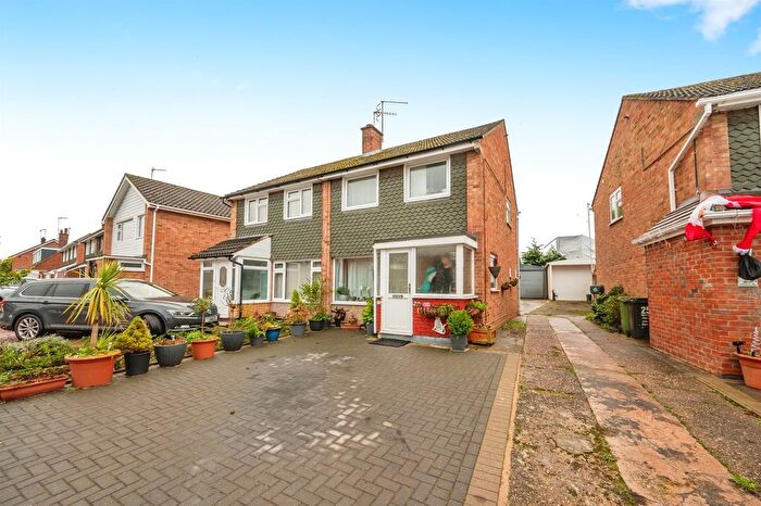 3 Bedroom Semi-Detached House For Sale In Ellison Avenue, Worcester, WR2