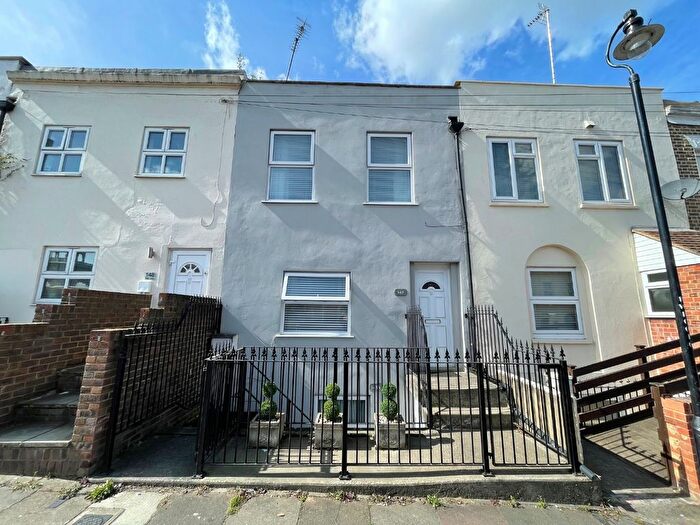 1 Bedroom Flat To Rent In Wellington Street, Gravesend, Kent, DA12