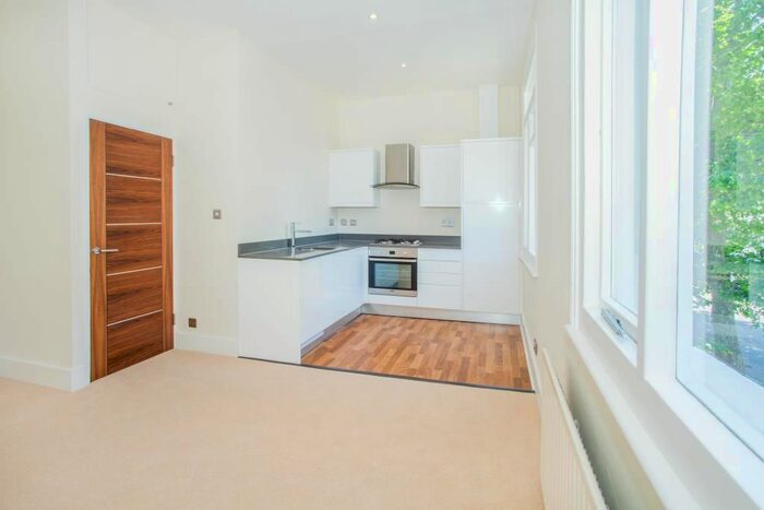 1 Bedroom Flat To Rent In Loftus Road, Shepherds Bush, London, W12