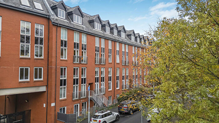 2 Bedroom Flat For Sale In Randolph Gate, Broomhill, G11