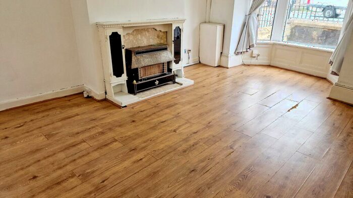 3 Bedroom House To Rent In Blackburn Road, BB3