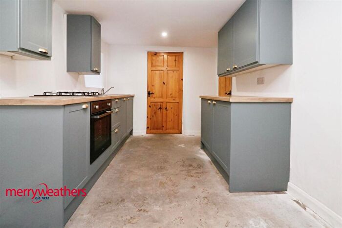 2 Bedroom Cottage For Sale In Woodall Lane, Harthill, Sheffield, S26