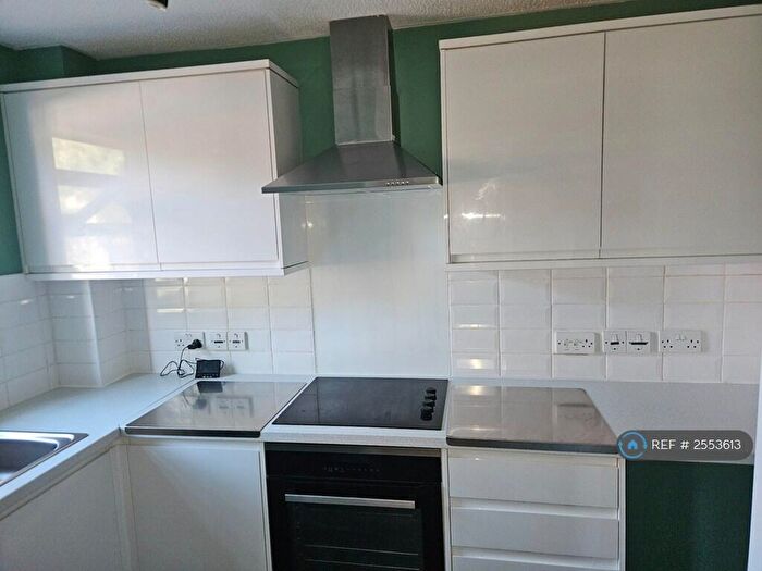 1 Bedroom Flat To Rent In Phoenix Court, Aldershot, GU11