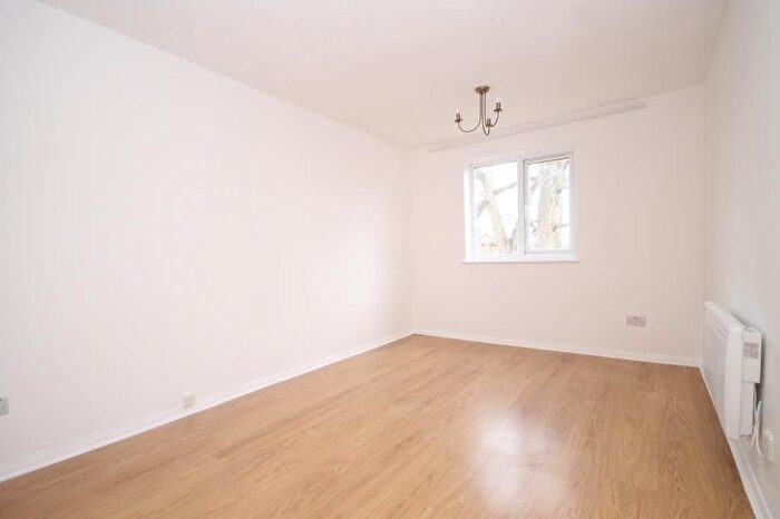 1 Bedroom Flat For Sale In Church Road, Bookham, KT23