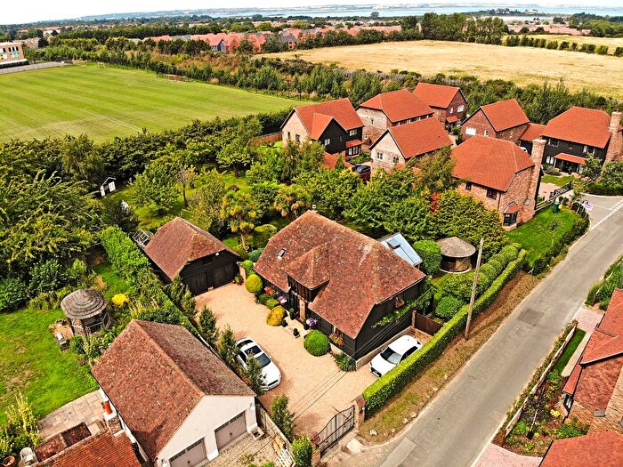 4 Bedroom Barn Conversion For Sale In Seymour Road, Rainham, ME8