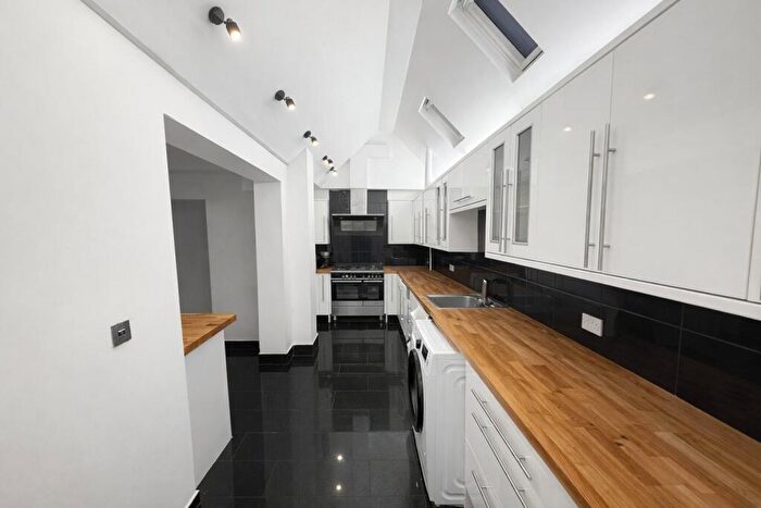 5 Bedroom Link Detached House To Rent In Portland Avenue, New Malden, KT3