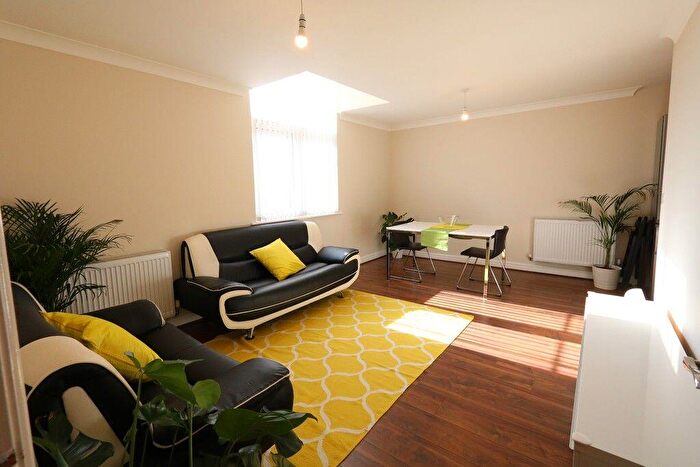 2 Bedroom Apartment To Rent In Chorlton Road, Manchester, M15