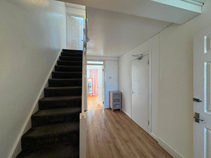 4 Bedroom Flat To Rent In Portia Way, London, E3