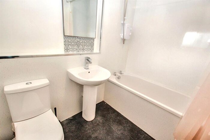 1 Bedroom Flat For Sale In Melvinhall Road, Lanark, ML11