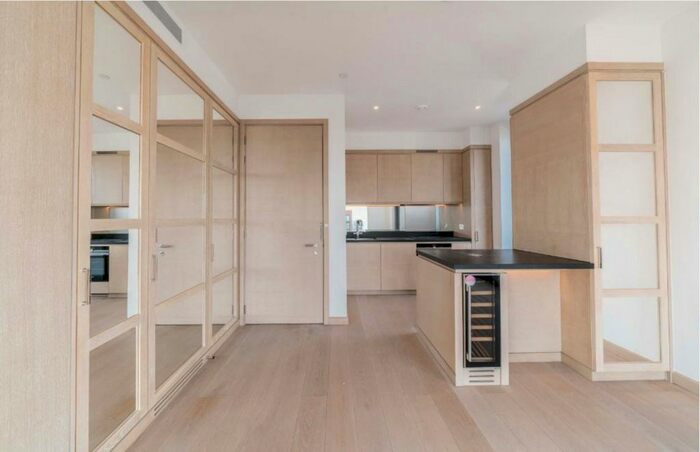 2 Bedroom Flat To Rent In Legacy Building, Viaduct Gardens, SW11