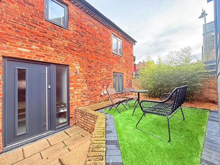 3 Bedroom End Of Terrace House For Sale In Church Street, Biggleswade, Bedfordshire, SG18