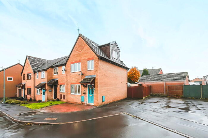 5 Bedroom End Of Terrace House For Sale In Pearce Close, Stratton, Swindon, SN2