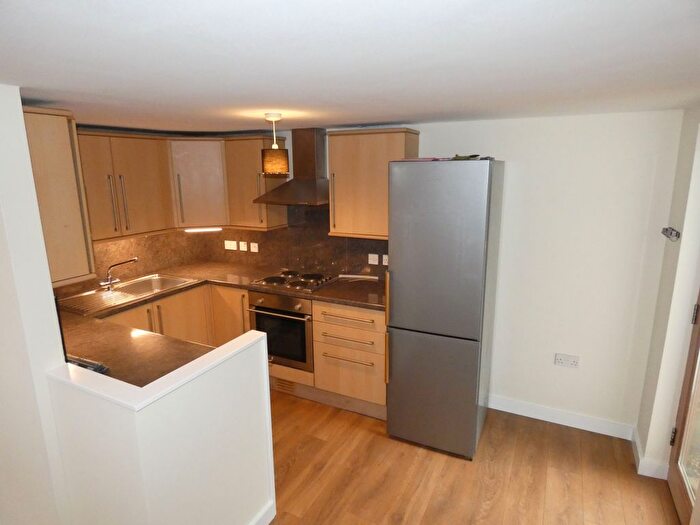 1 Bedroom Flat To Rent In Queens Road, St. Thomas, Exeter, EX2