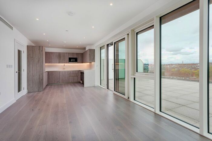 2 Bedroom Flat To Rent In Discovery House, Juniper Drive, London, SW18