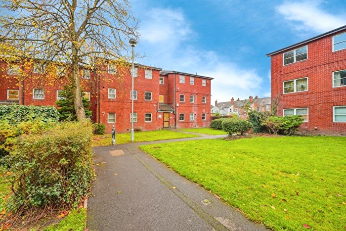 2 Bedroom Flat For Sale In Friar Gate Court, Derby, DE1