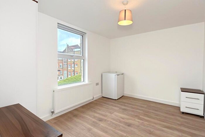 End Of Terrace House To Rent In Fransfield Grove, London, SE26