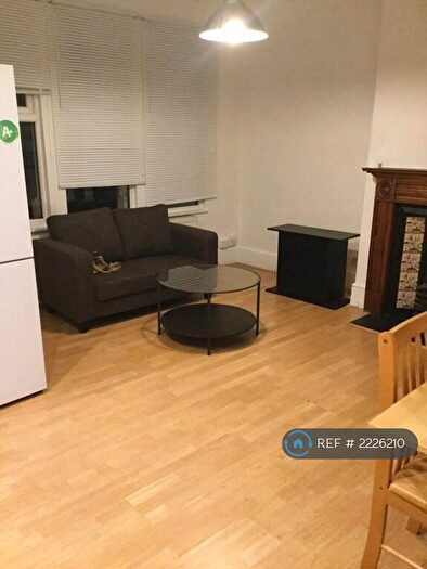 2 Bedroom Flat To Rent In Squires Lane, London, N3