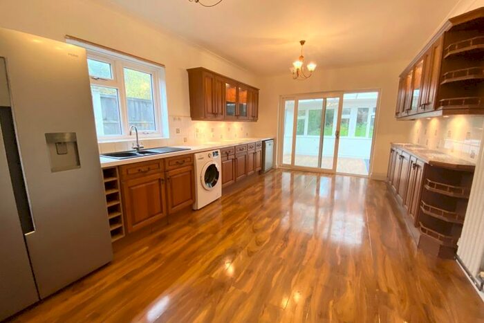 4 Bedroom Bungalow To Rent In Chertsey, KT16