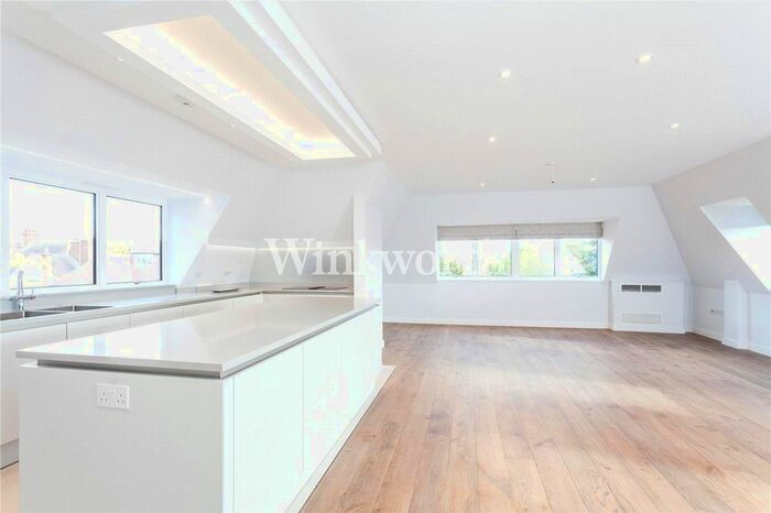 2 Bedroom Flat To Rent In White Lodge, The Vale, London, NW11