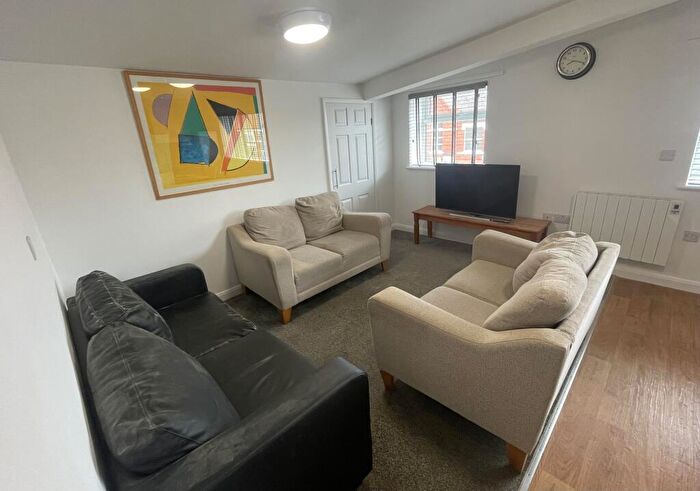 4 Bedroom Terraced House To Rent In Bed House // Lincoln Bishop // Aug, LN1
