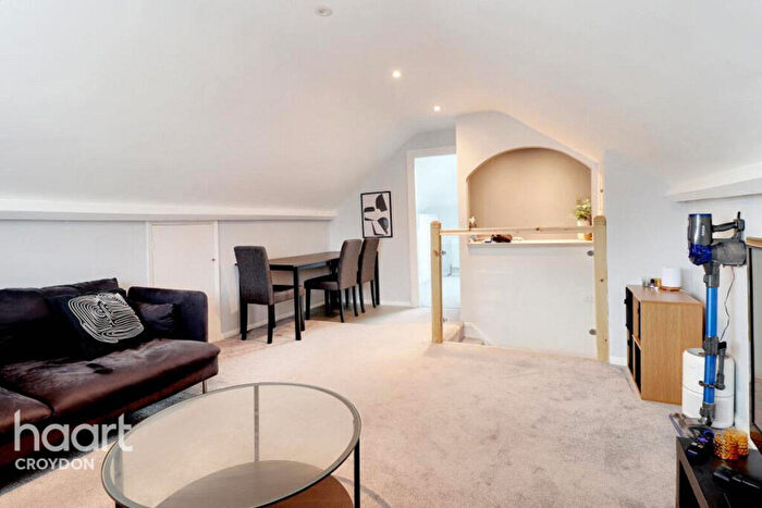 2 Bedroom Flat For Sale In Dornton Road, South Croydon, CR2