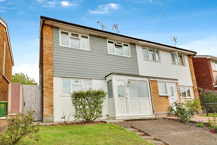 3 Bedroom Semi-Detached House To Rent In Padgetts Way, Hockley, SS5