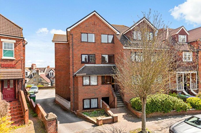 2 Bedroom Apartment For Sale In Wiltie Gardens, Folkestone, Kent, CT19