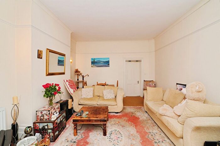 1 Bedroom Flat For Sale In Carisbrooke Road, St. Leonards-On-Sea, TN38