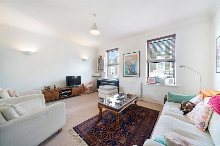 3 Bedroom Apartment For Sale In Spencer Rise, London, NW5