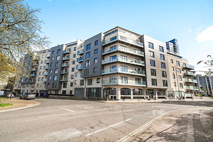 2 Bedroom Flat For Sale In Royal Crescent Road, Royal Crescent Apartments, SO14