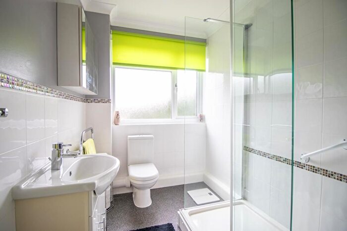 2 Bedroom Flat For Sale In Colbert Avenue, Southend-On-Sea, SS1