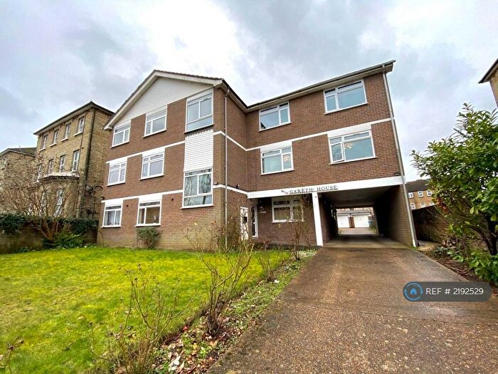 3 Bedroom Flat To Rent In Gareth House, Surbiton, KT5